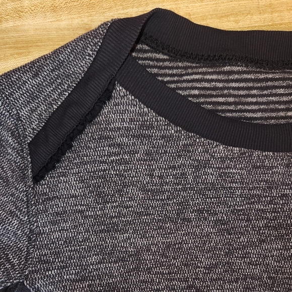LULULEMON Base Runner Long Sleeve, size 6 - Picture 3 of 13